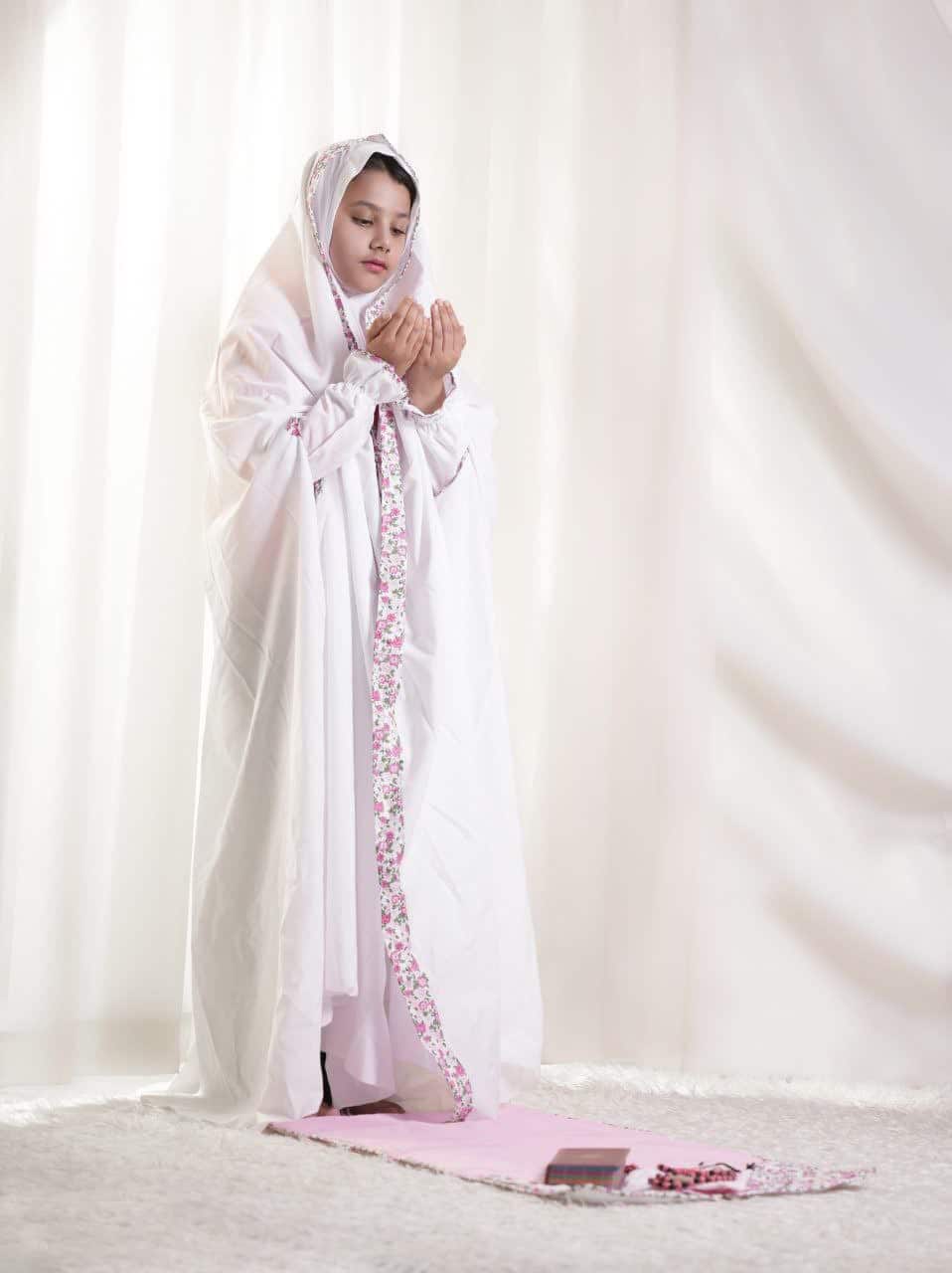 سجاده جشن تکلیف رنگارنگ با نقش شادی‌ آفرین